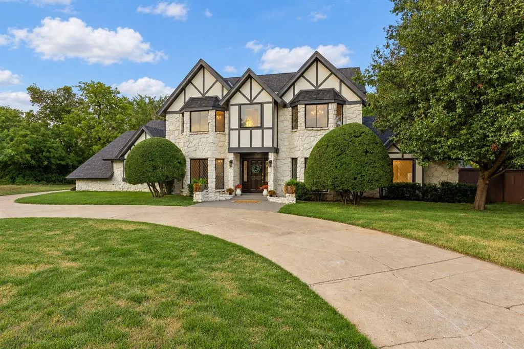 Photo 2 — 4705 Seabrook Court, Oklahoma City, OK 73142