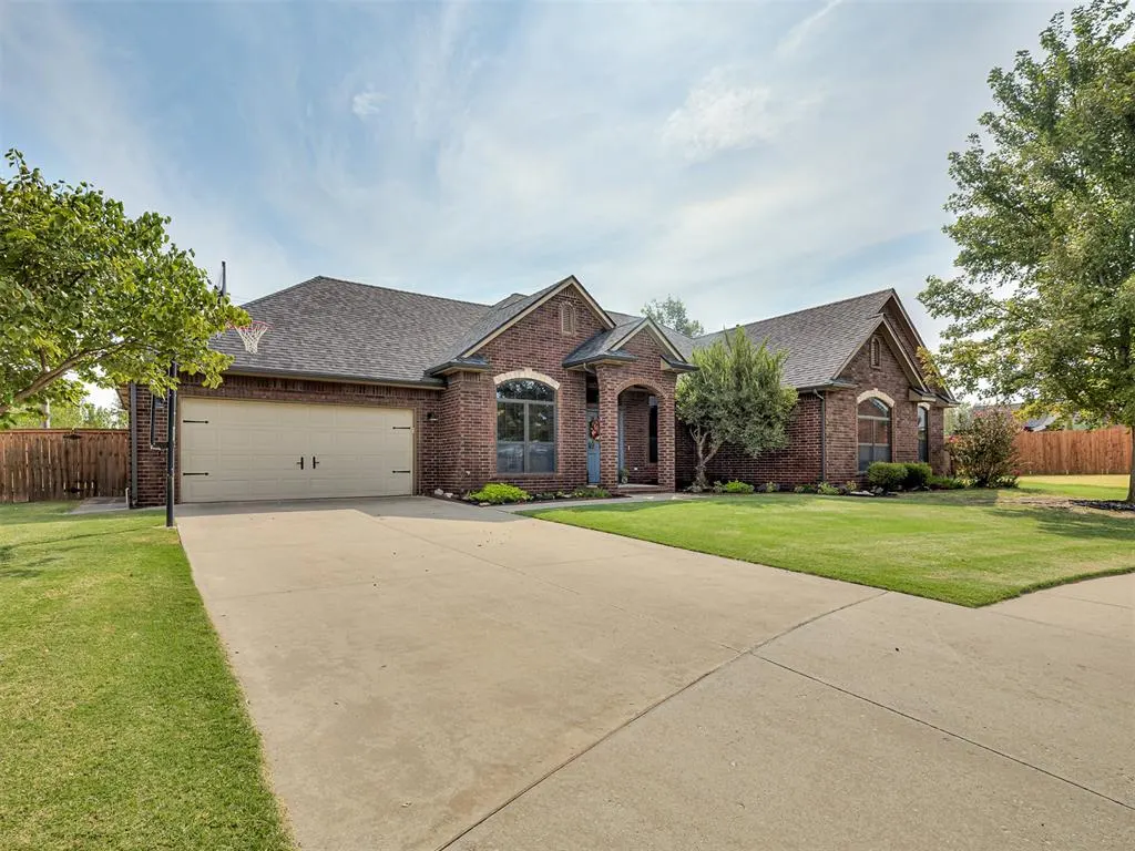 Photo 4 — 1407 Fairfax Lane, El Reno, OK 73036