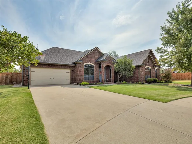 Photo 4 — 1407 Fairfax Lane, El Reno, OK 73036