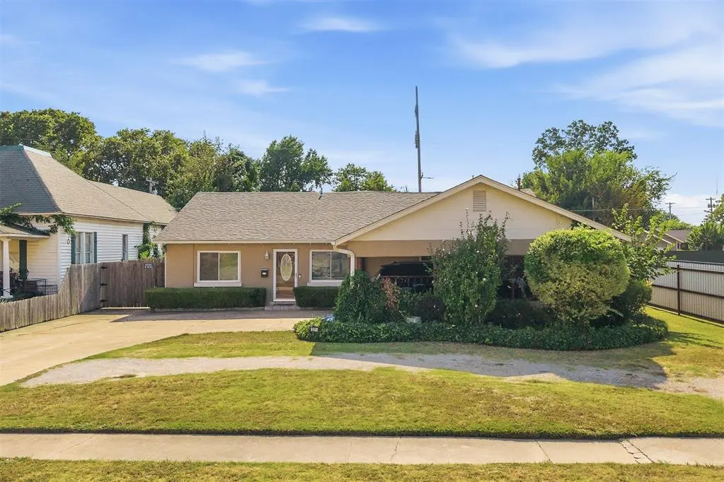 Front exterior — 221 S Walnut Street, Pauls Valley, OK 73075