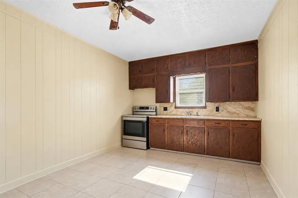 Photo 32 — 221 S Walnut Street, Pauls Valley, OK 73075