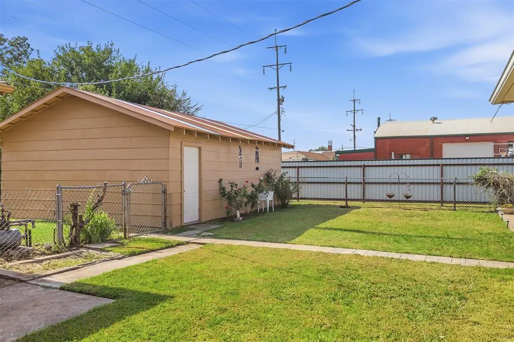 Photo 35 — 221 S Walnut Street, Pauls Valley, OK 73075