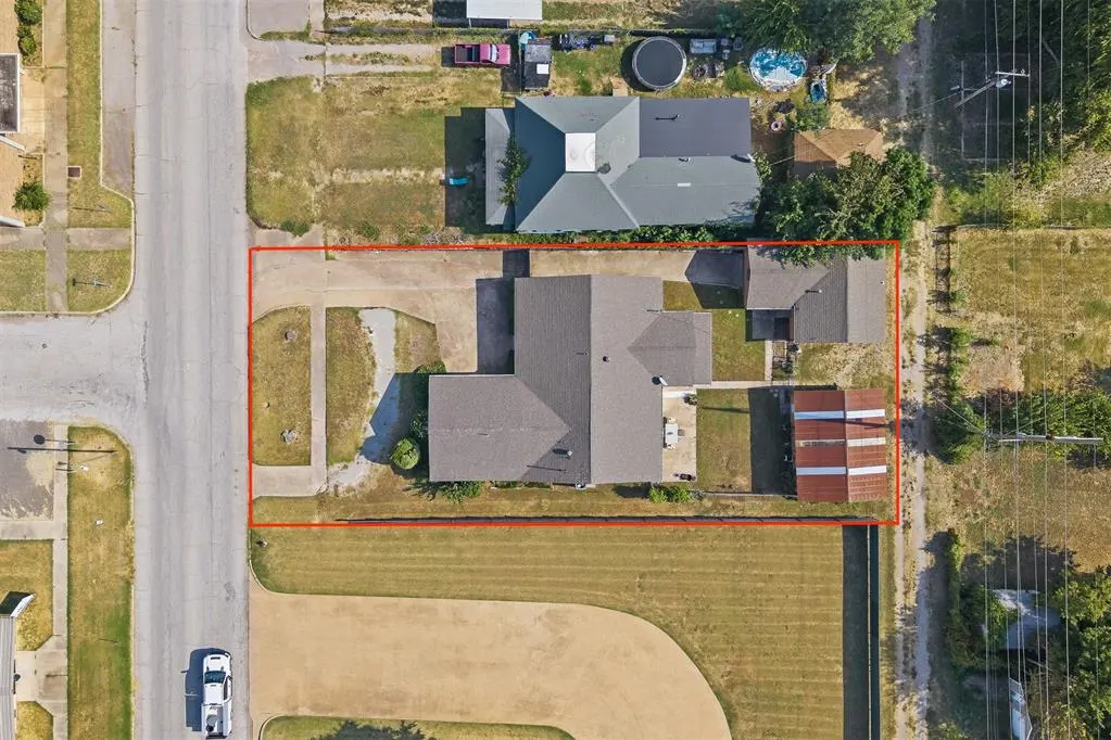 Photo 38 — 221 S Walnut Street, Pauls Valley, OK 73075