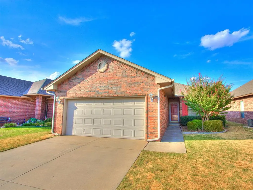 Photo 2 — 513 SW 124th Place, Oklahoma City, OK 73170