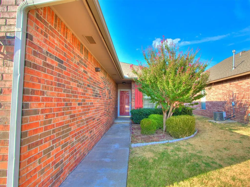Photo 5 — 513 SW 124th Place, Oklahoma City, OK 73170