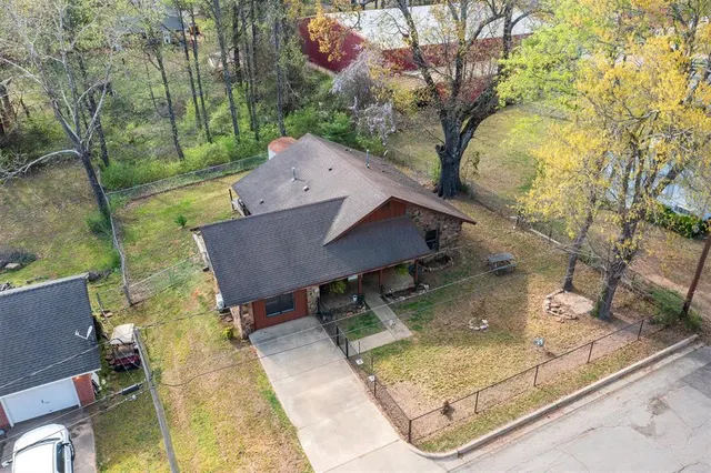 Photo 3 — 607 N Bock Street, Broken Bow, OK 74728