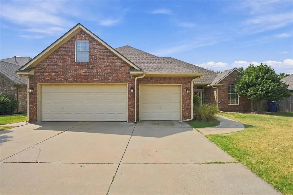 Front exterior — 21633 Long Trail, Edmond, OK 73012