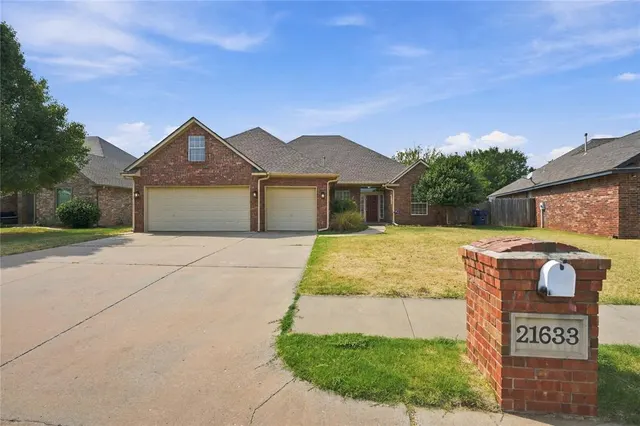 Photo 2 — 21633 Long Trail, Edmond, OK 73012