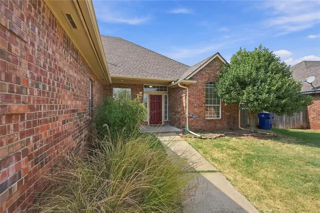Photo 3 — 21633 Long Trail, Edmond, OK 73012