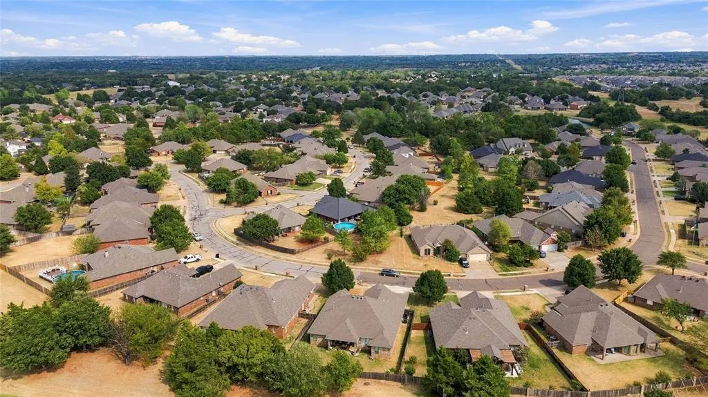 Photo 4 — 21633 Long Trail, Edmond, OK 73012