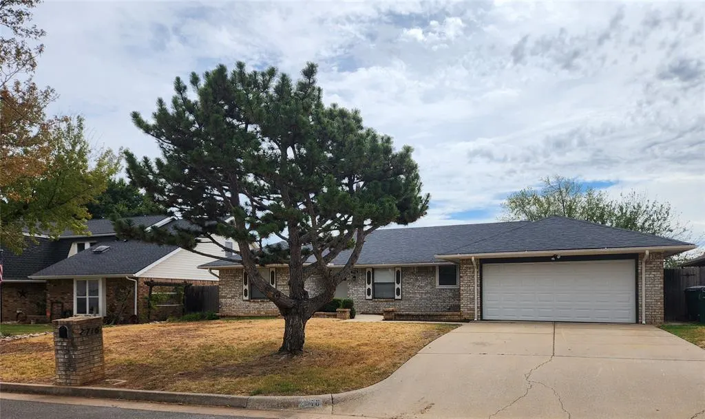Photo 2 — 7716 NW 102nd Street, Oklahoma City, OK 73162