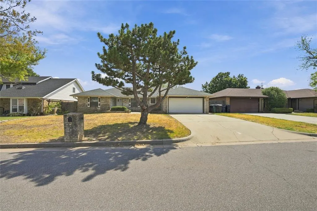 Photo 4 — 7716 NW 102nd Street, Oklahoma City, OK 73162