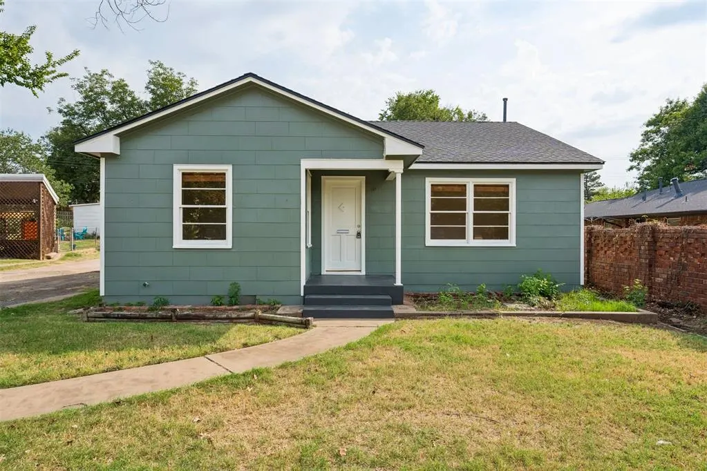 Front exterior — 911 E Noble Avenue, Guthrie, OK 73044
