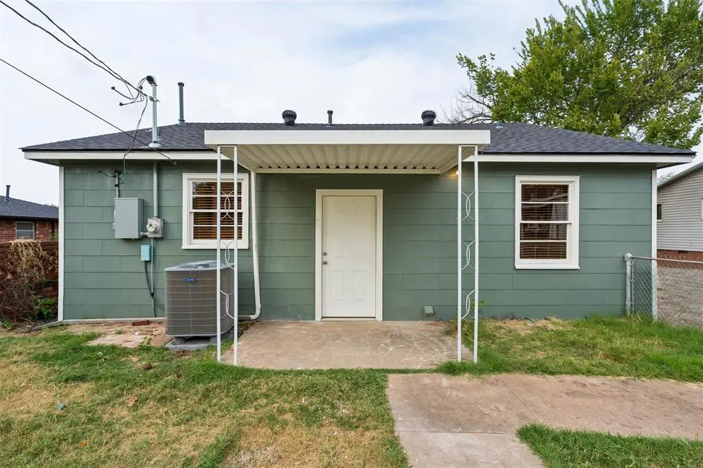 Photo 24 — 911 E Noble Avenue, Guthrie, OK 73044