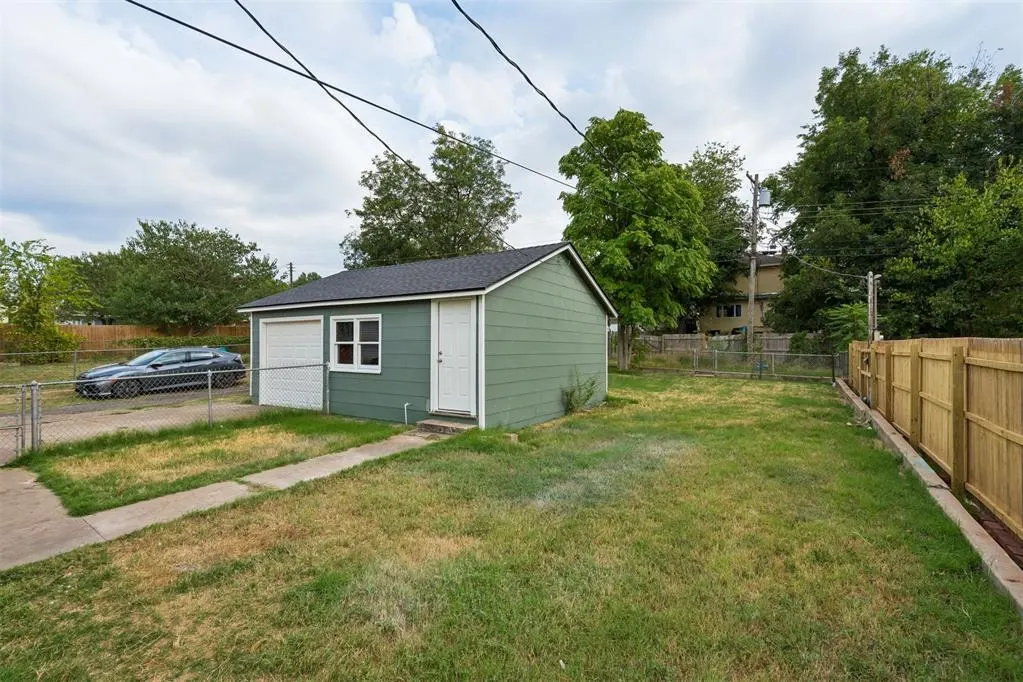 Photo 28 — 911 E Noble Avenue, Guthrie, OK 73044