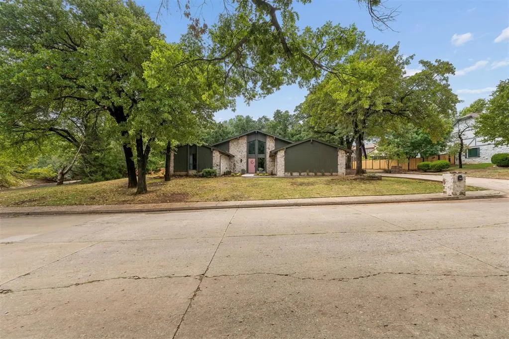 Front exterior — 1100 Oak Tree Drive, Edmond, OK 73025