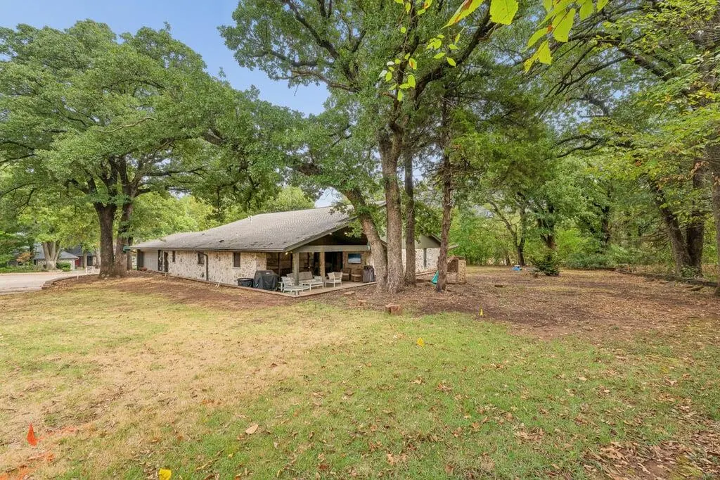 Photo 2 — 1100 Oak Tree Drive, Edmond, OK 73025