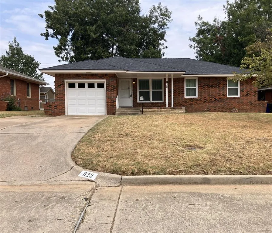 Front exterior — 825 E Bouse Drive, Midwest City, OK 73110