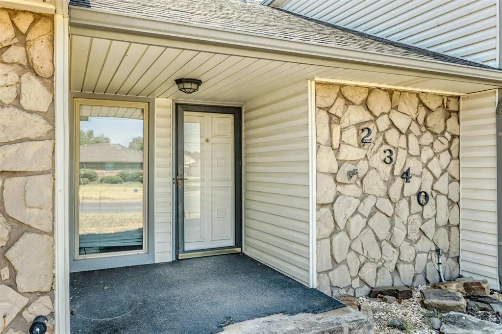 Photo 2 — 2340 Shadowlake Drive, Oklahoma City, OK 73159