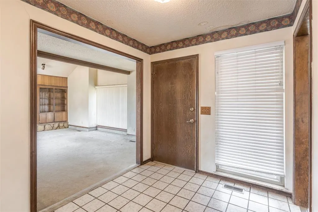 Photo 4 — 2340 Shadowlake Drive, Oklahoma City, OK 73159