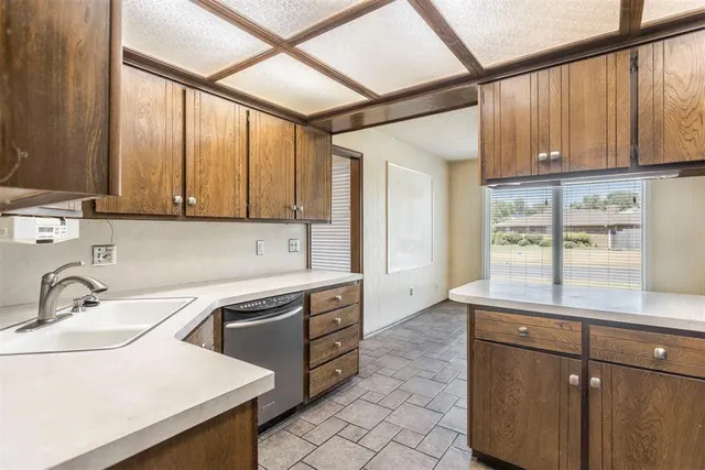 Photo 8 — 2340 Shadowlake Drive, Oklahoma City, OK 73159