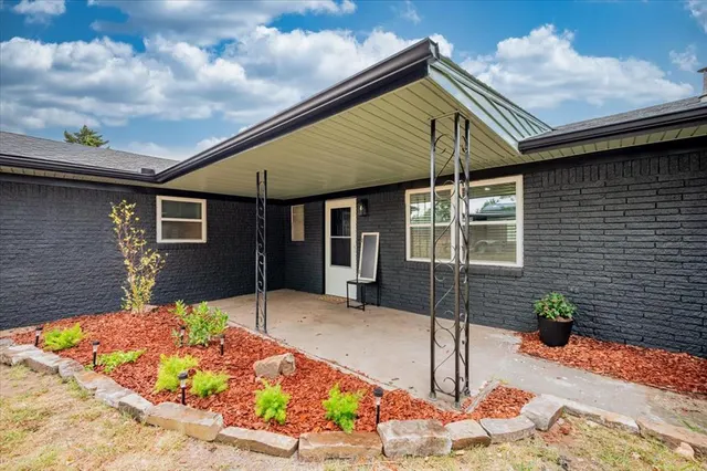Photo 2 — 329131 E Lincoln Street, Harrah, OK 73045