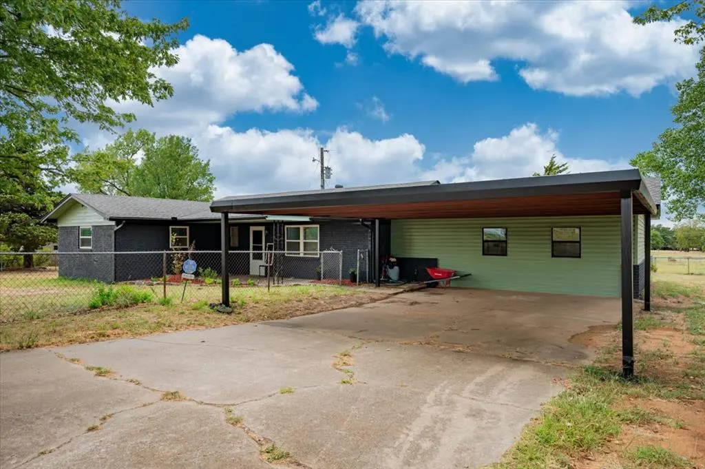 Photo 3 — 329131 E Lincoln Street, Harrah, OK 73045