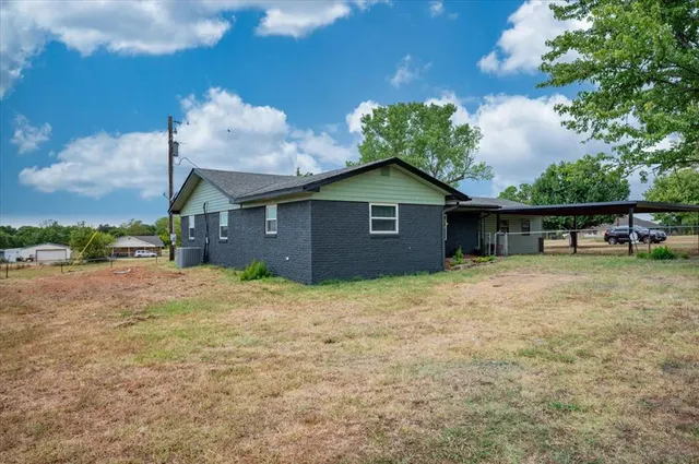 Photo 5 — 329131 E Lincoln Street, Harrah, OK 73045