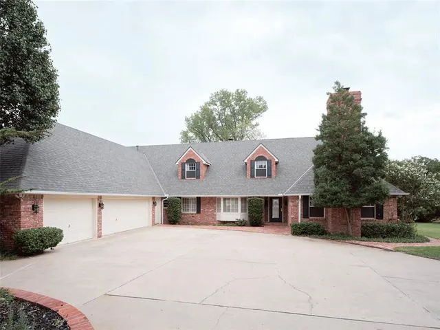Photo 2 — 6004 Muirfield Drive, Edmond, OK 73025