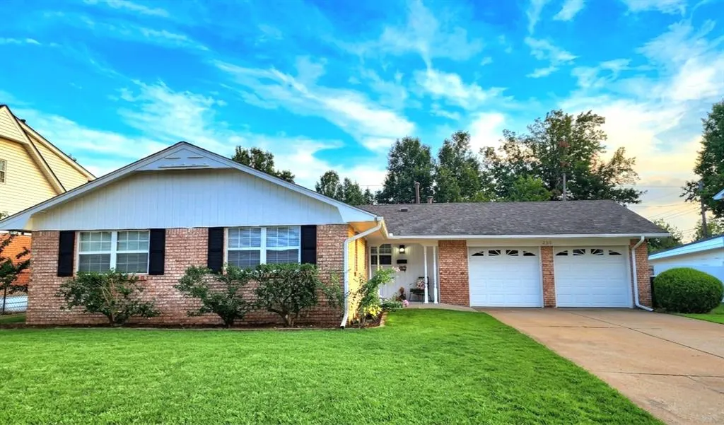 Photo 2 — 720 Briarcrest Drive, Midwest City, OK 73110