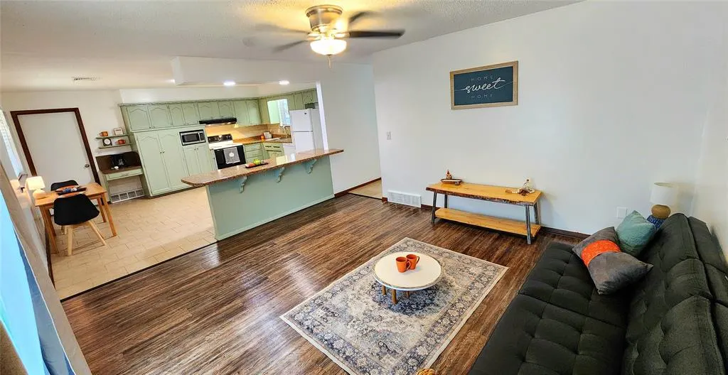 Photo 9 — 720 Briarcrest Drive, Midwest City, OK 73110