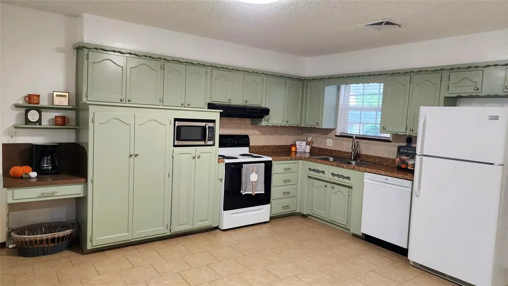 Photo 21 — 720 Briarcrest Drive, Midwest City, OK 73110