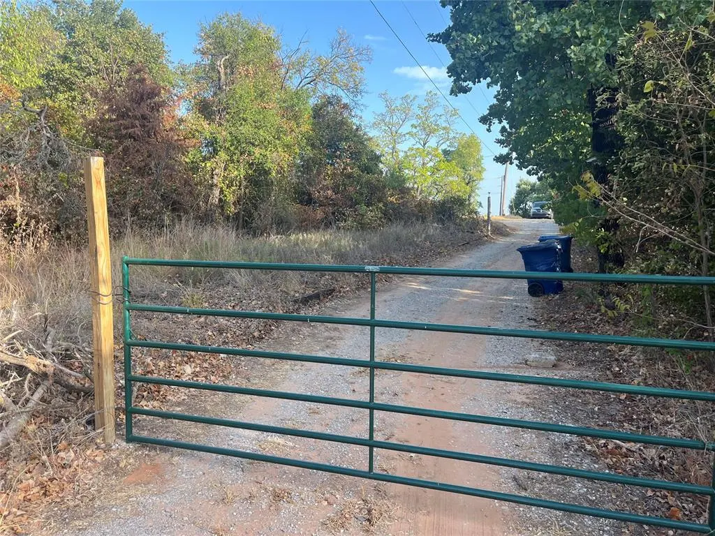 Photo 2 — 205 Whispering Lane, Newcastle, OK 73065