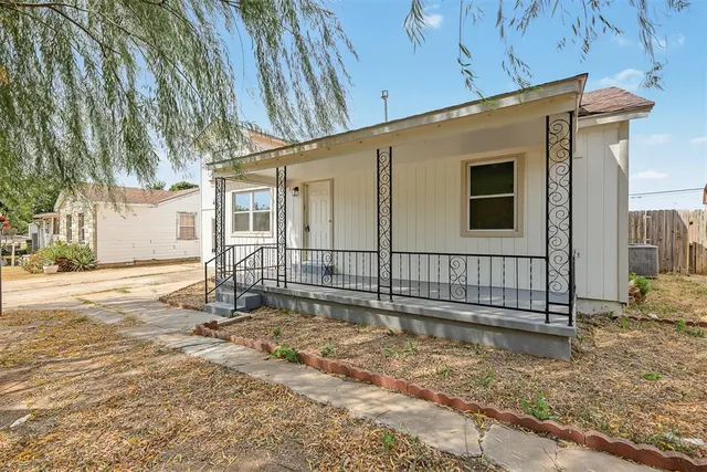 Photo 2 — 103 Oak Street, Midwest City, OK 73110
