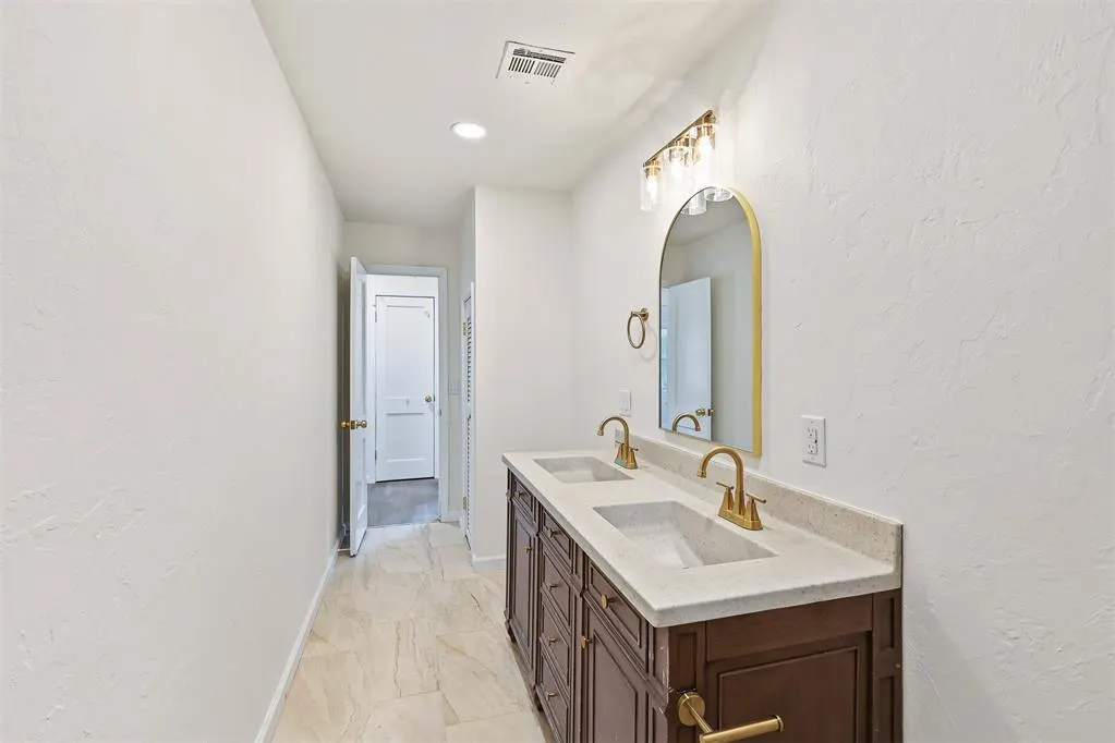 Photo 15 — 103 Oak Street, Midwest City, OK 73110