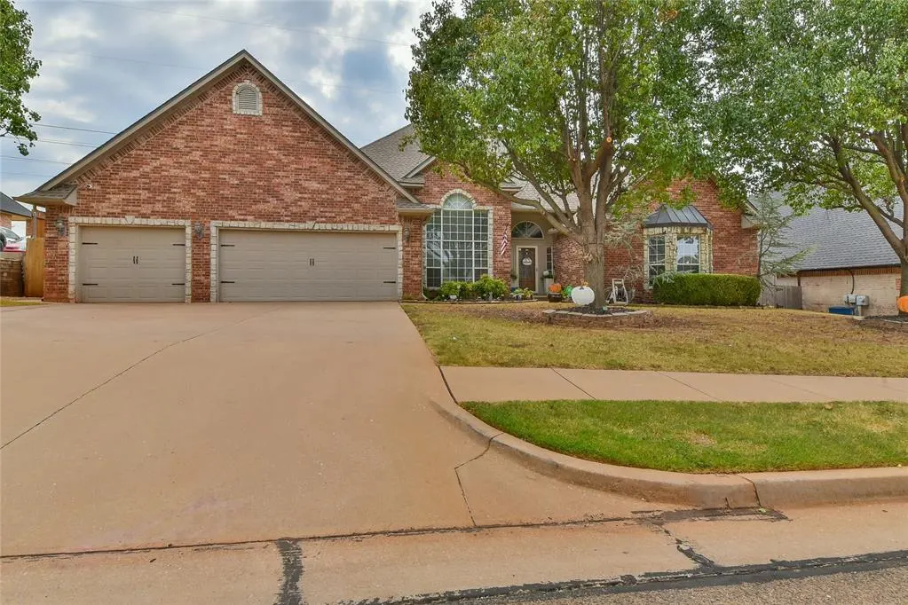 Front exterior — 3308 Huntsman Court, Edmond, OK 73003