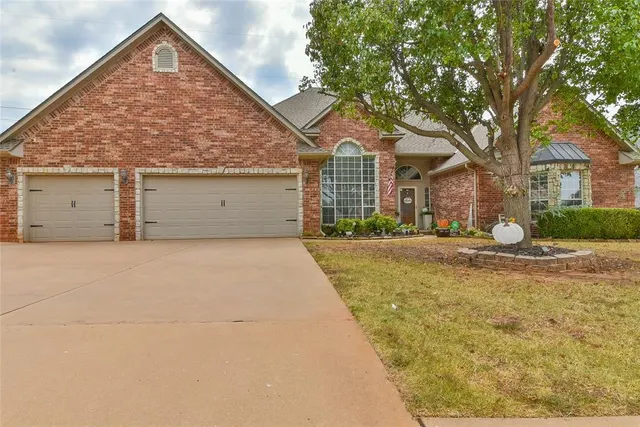 Photo 2 — 3308 Huntsman Court, Edmond, OK 73003