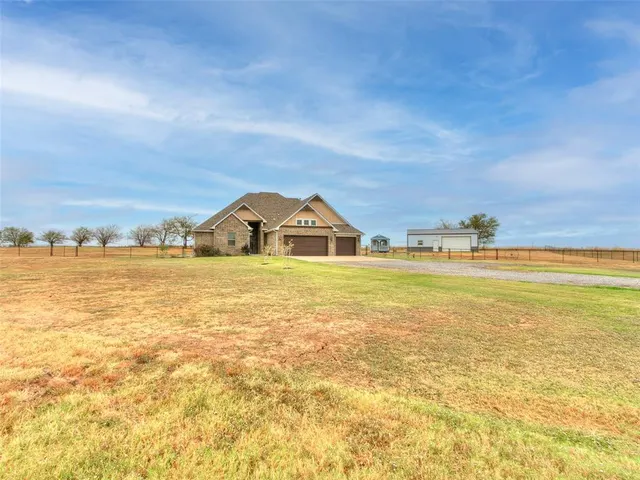 Photo 2 — 8505 Willow Creek Road, Guthrie, OK 73044
