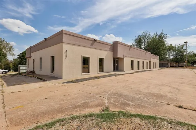 Photo 3 — 324 N 19th Street, Guthrie, OK 73044