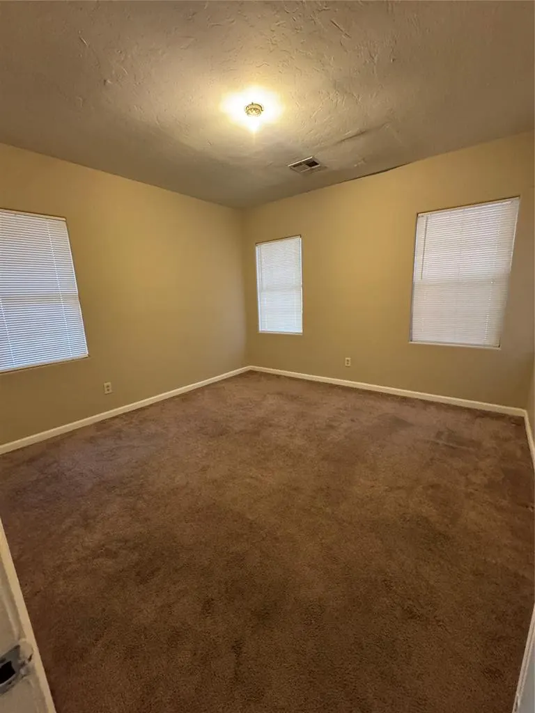 Photo 7 — 2019 NW 17th Street, Oklahoma City, OK 73106