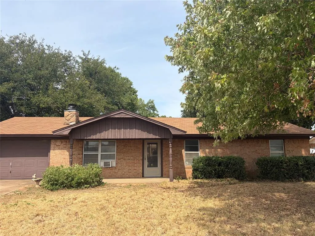 Front exterior — 1104 Hillcrest Drive, Waurika, OK 73573