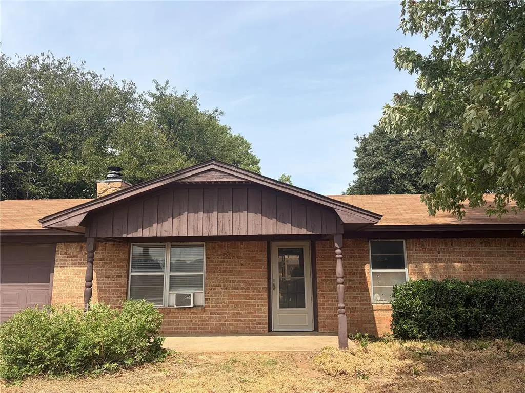 Photo 2 — 1104 Hillcrest Drive, Waurika, OK 73573