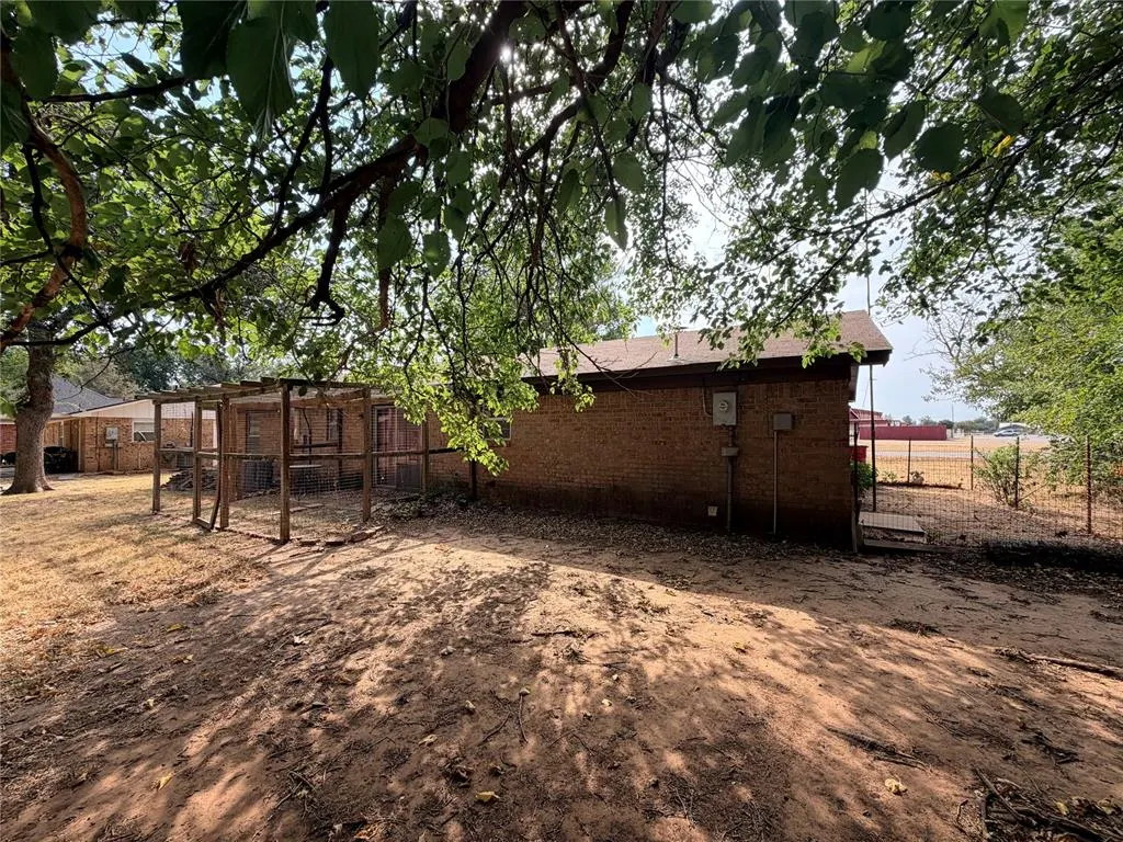 Photo 3 — 1104 Hillcrest Drive, Waurika, OK 73573