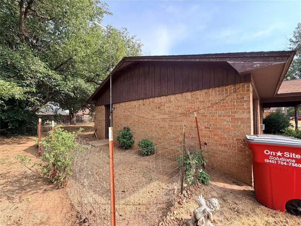 Photo 19 — 1104 Hillcrest Drive, Waurika, OK 73573
