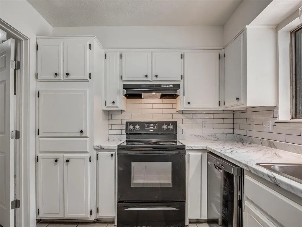 Photo 11 — 1819 Lakehurst Drive, Norman, OK 73071