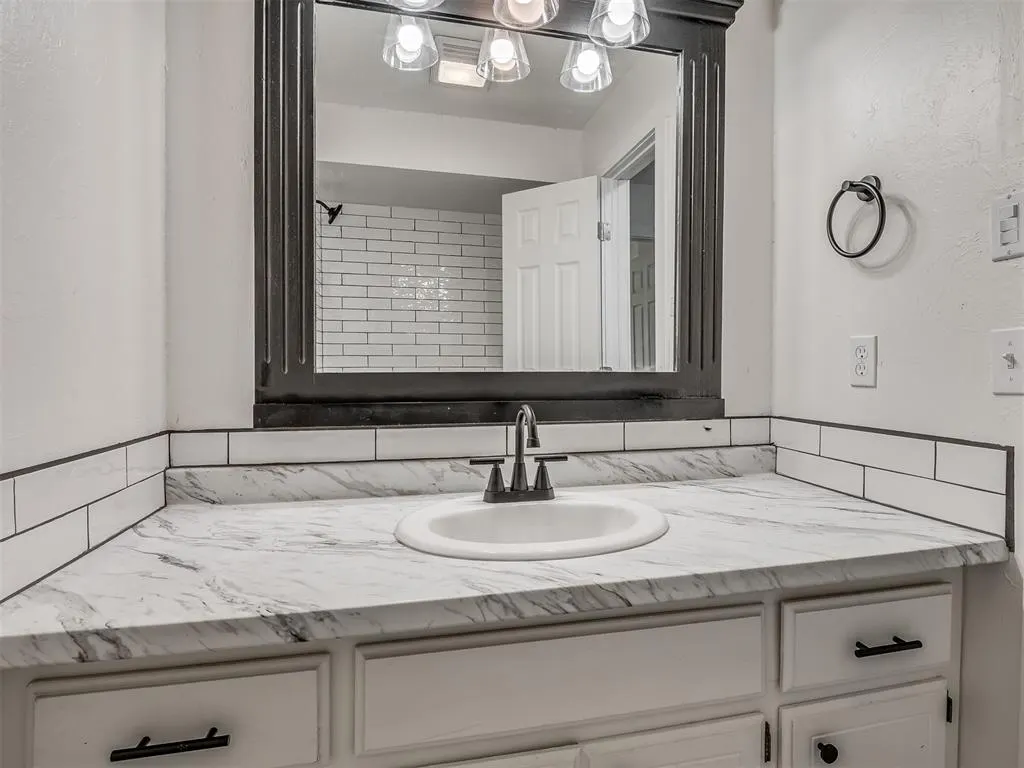Photo 15 — 1819 Lakehurst Drive, Norman, OK 73071
