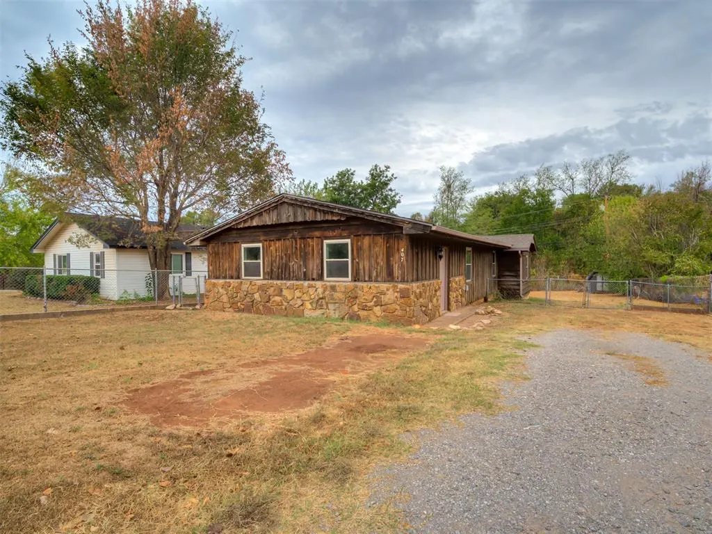 Photo 2 — 407 N Jefferson Avenue, Blanchard, OK 73010