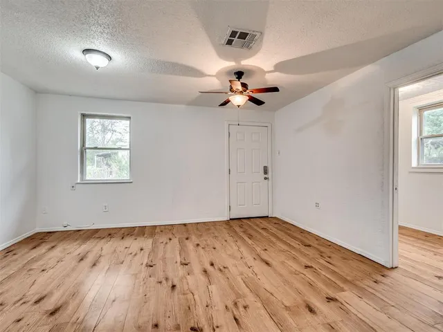 Photo 7 — 407 N Jefferson Avenue, Blanchard, OK 73010