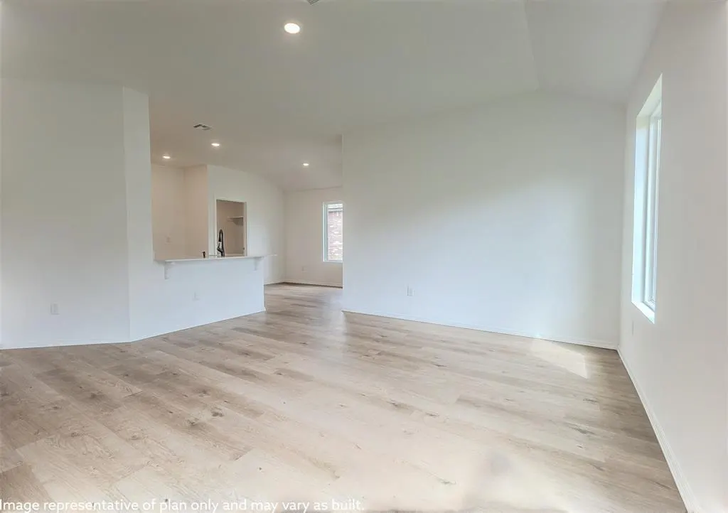 Photo 4 — 10004 SW 37th Street, Mustang, OK 73064