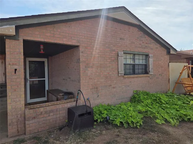 Photo 5 — 124 E Gardner Street, Pauls Valley, OK 73075